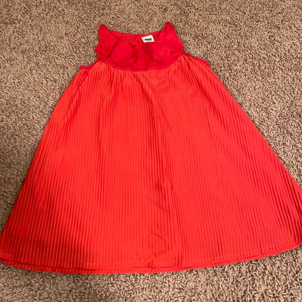 💥💥3 items for $15. Girl’s red dress size 2-3 years.